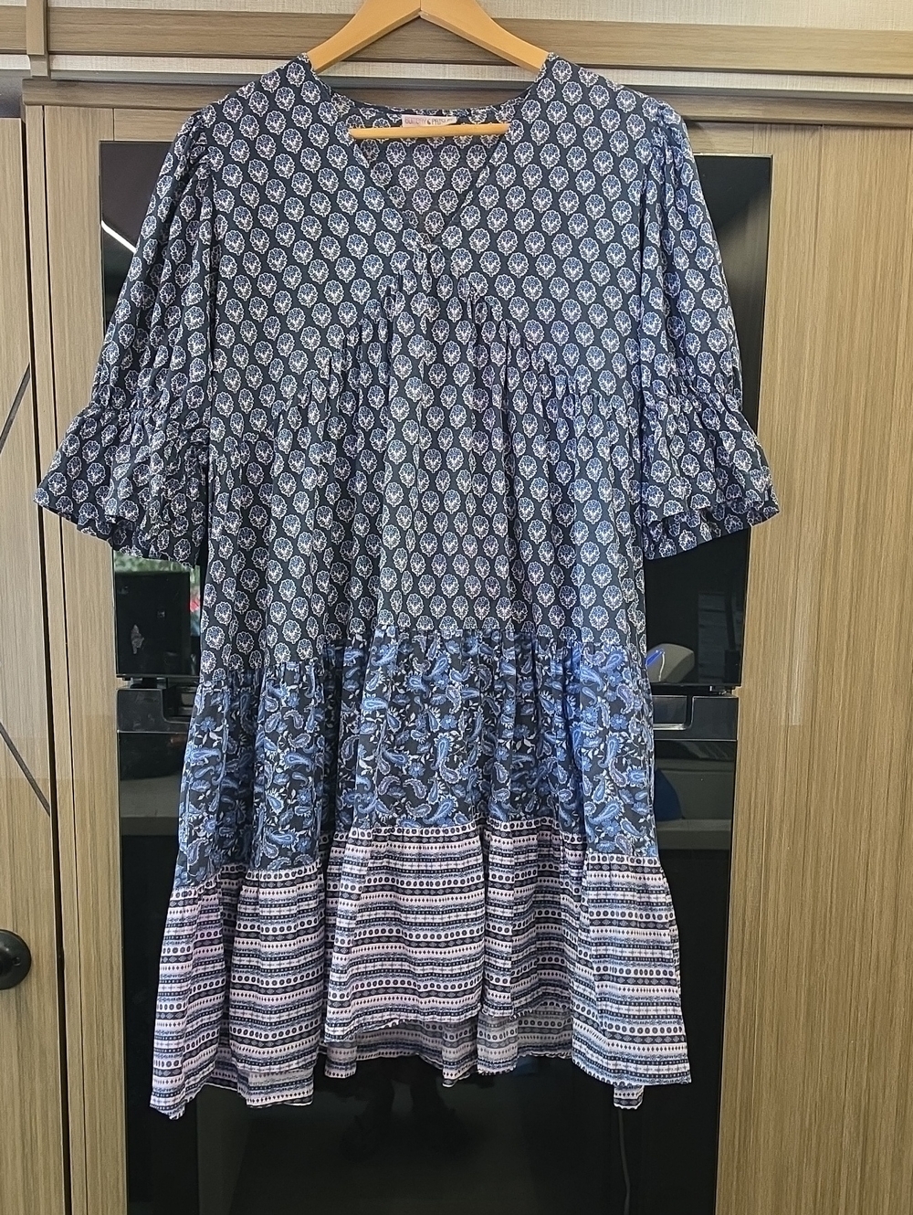 🦋SHORT SLEEVE MIDI DRESS BY, "BOMBAY PAISLEY" 🦋